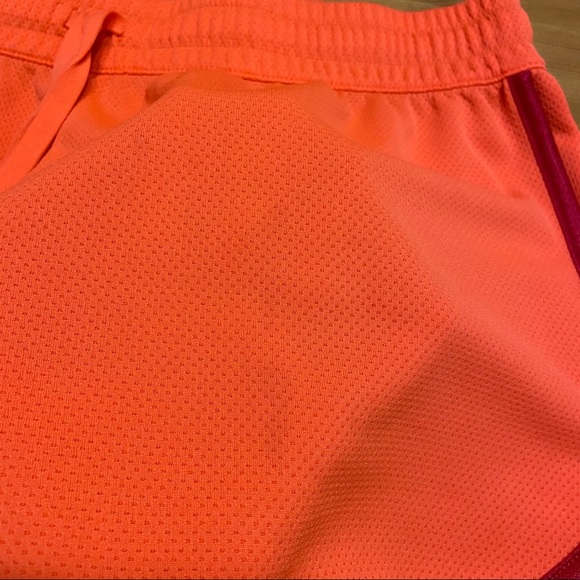 Coral Under Armour semi-fitted shorts GUC - Picture 3 of 4